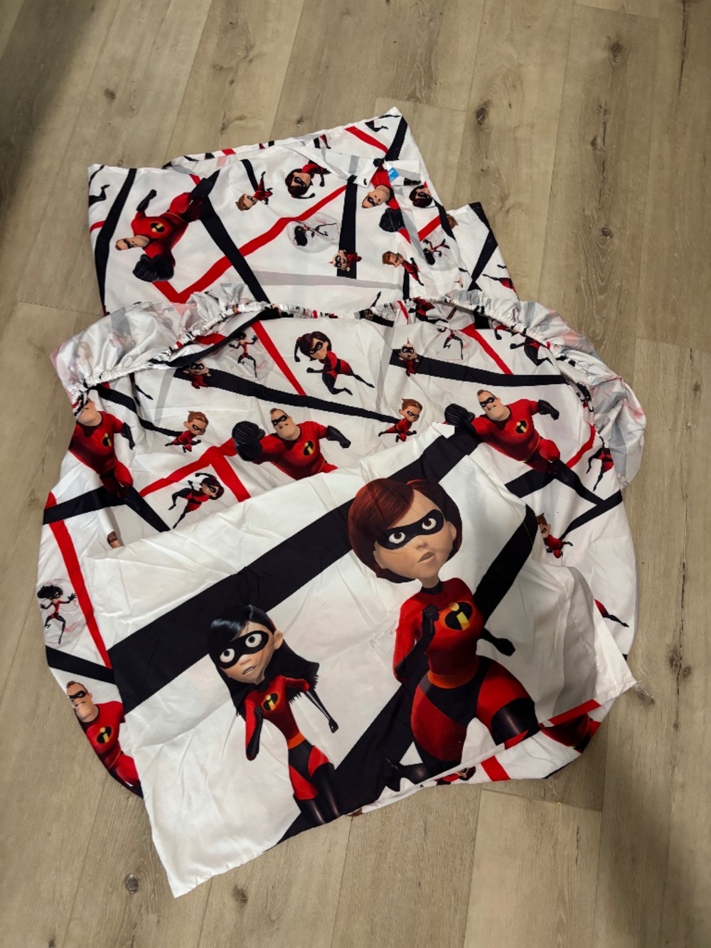 Disney Incredibles twin sheet set flat fitted and pillowcase